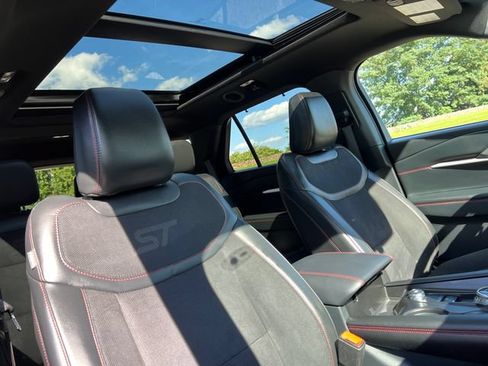 Used 2025 Ford Explorer ST AWD/4WD image 38
