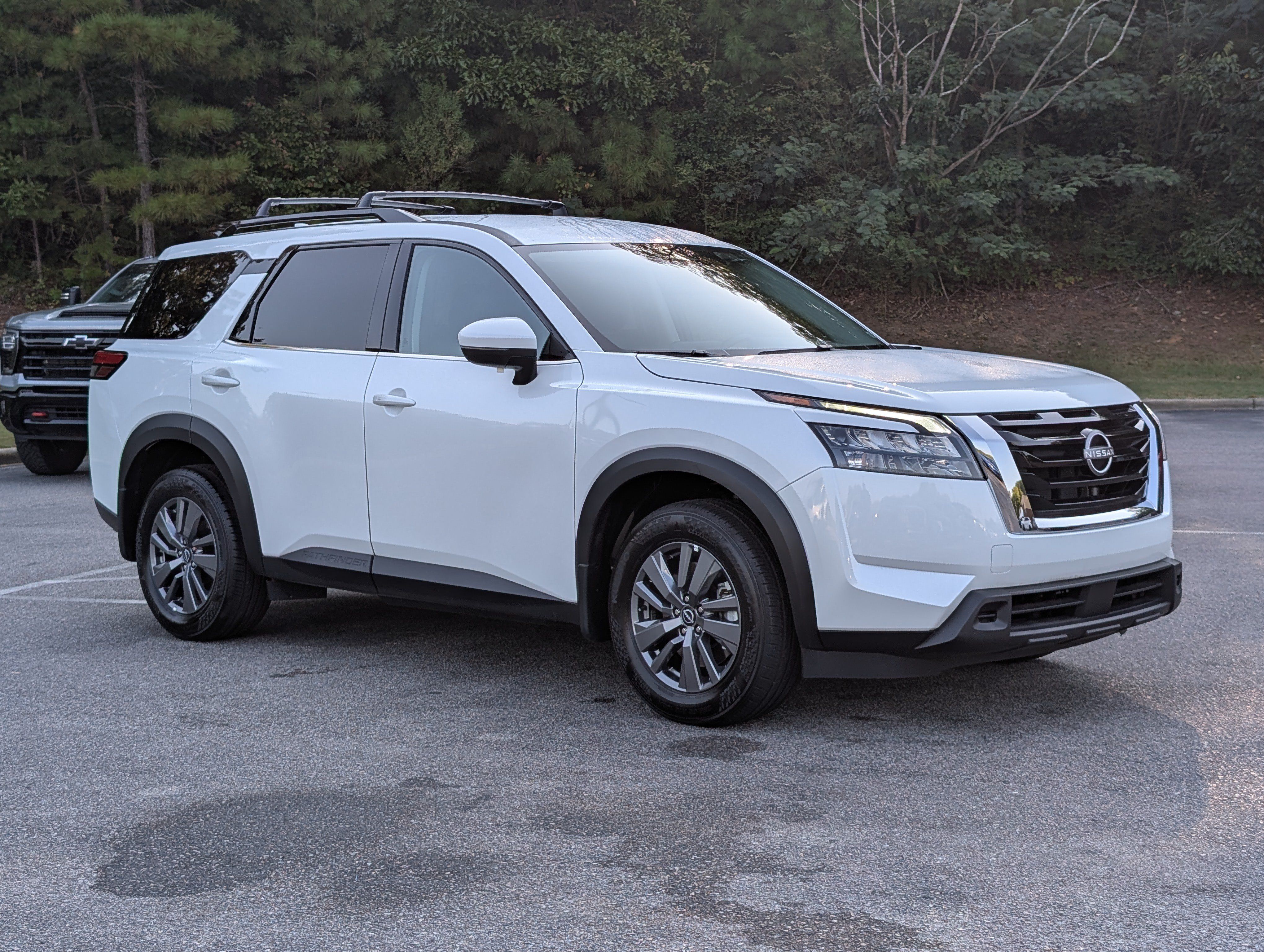 Used 2025 Nissan Pathfinder SV FWD image 11