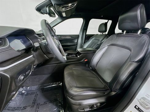 Used 2022 Jeep Grand Cherokee Altitude image 13