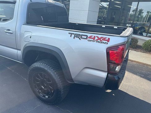 Used 2018 Toyota Tacoma TRD Off-Road AWD/4WD image 20