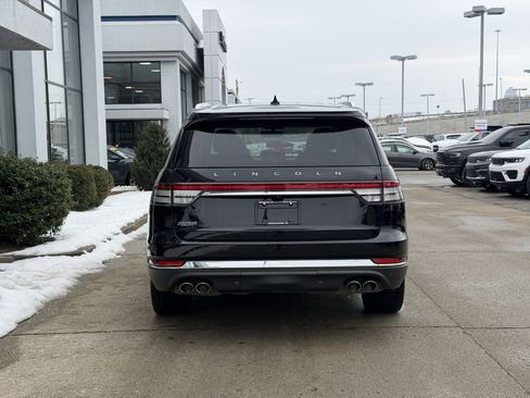 Used 2020 Lincoln Aviator Reserve w/ Equipment Group 202A image 6