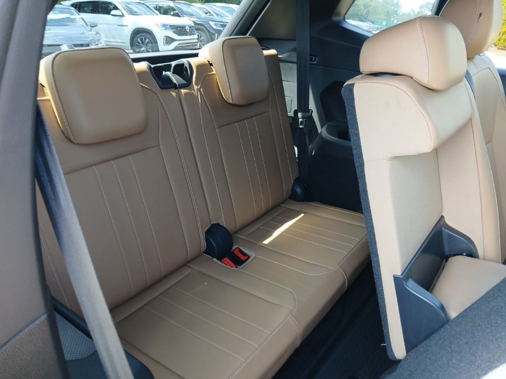 Used 2024 Volkswagen Tiguan SE R-Line w/ MDO Package, Three-Row FWD image 24