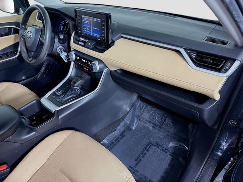 Used 2022 Toyota RAV4 LE image 38