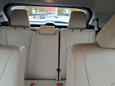 Used 2024 Toyota Highlander XLE image 16