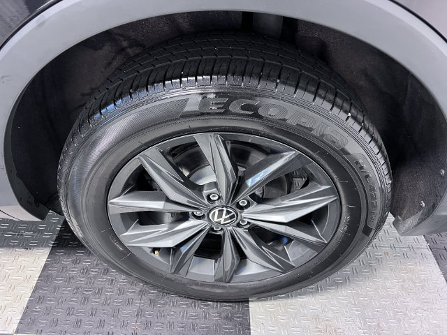 Certified 2024 Volkswagen Tiguan SE FWD image 16