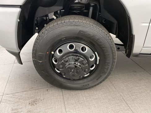 New 2026 RAM 3500 Laramie AWD/4WD image 10