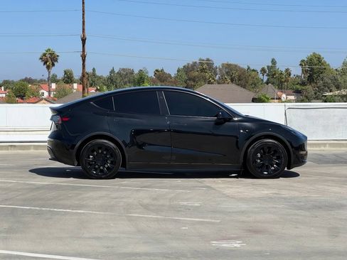 Used 2023 Tesla Model Y Long Range AWD/4WD image 29