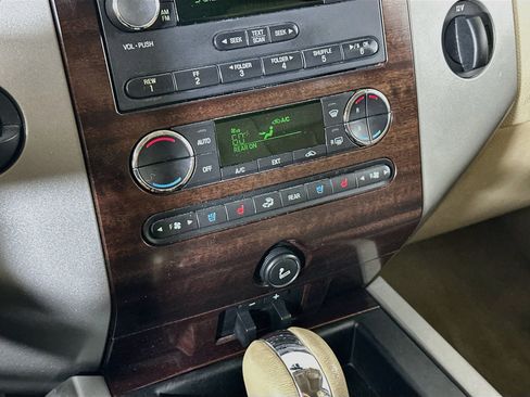 Used 2013 Ford Expedition XLT RWD image 22