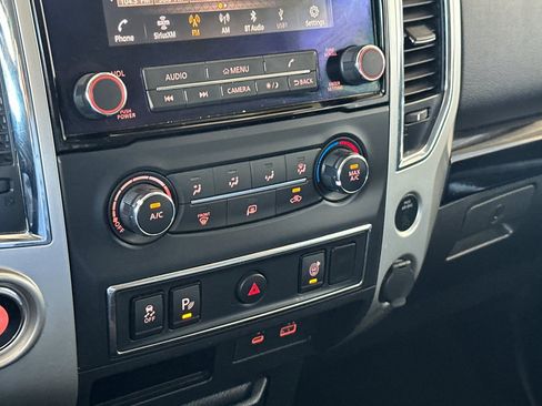 Used 2021 Nissan Titan SV image 19