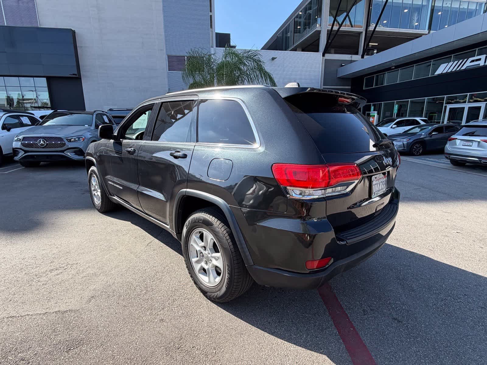 Used 2016 Jeep Grand Cherokee Laredo RWD image 3