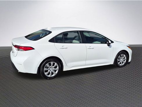 Used 2026 Toyota Corolla LE image 4