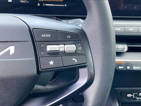 Used 2025 Kia K4 LXS image 14