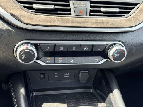 Used 2024 Nissan Altima 2.5 SV w/ SV Premium Package FWD image 21
