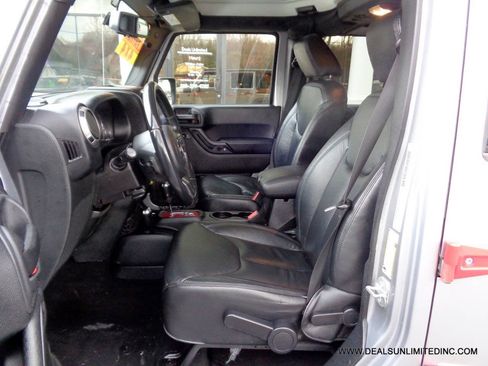 Used 2015 Jeep Wrangler Unlimited Sport w/ Quick Order Package 24S AWD/4WD image 8