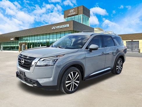 Used 2023 Nissan Pathfinder Platinum w/ Lighting Package (N93) image 10