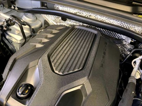 Certified 2026 Porsche Macan AWD/4WD image 33