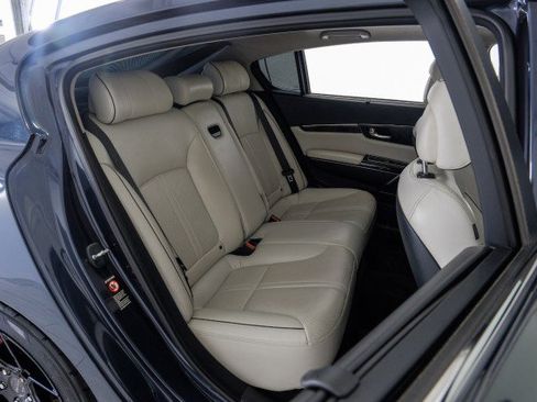 Used 2015 Kia K900 Luxury RWD image 44