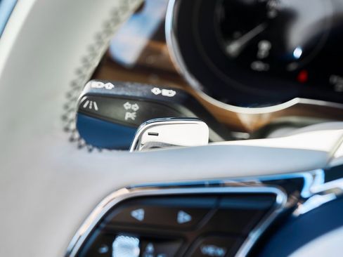 Used 2021 Bentley Bentayga image 54