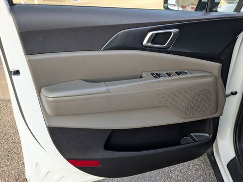 Used 2025 Kia Carnival image 16