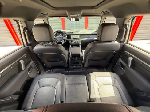 Used 2023 Land Rover Defender 110 X-Dynamic SE image 16