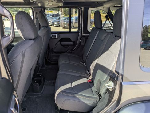 Used 2024 Jeep Wrangler Sport S image 9