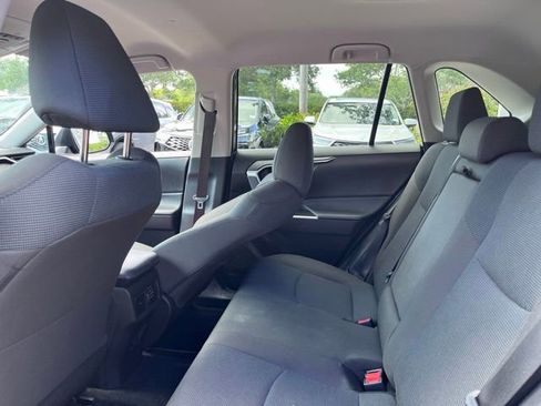 Used 2022 Toyota RAV4 LE FWD image 7