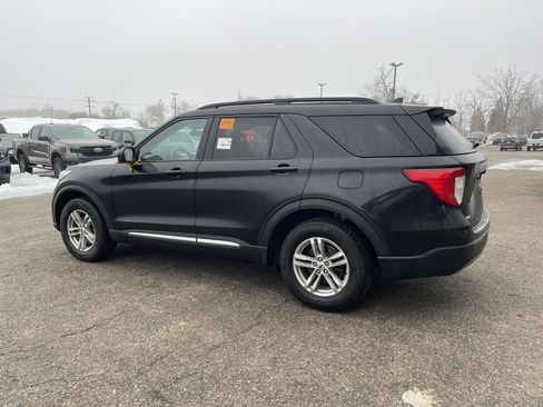 Used 2022 Ford Explorer XLT image 6