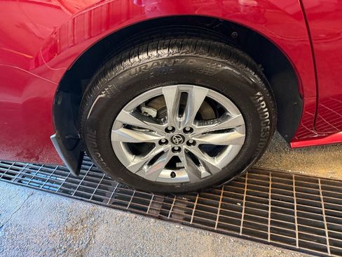 Certified 2026 Toyota Sienna XLE FWD image 23