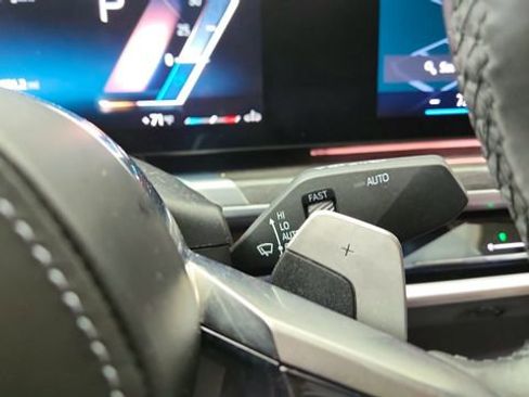 Used 2023 BMW 740i w/ Executive Package image 46