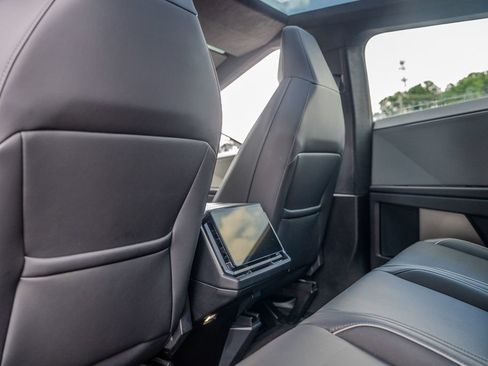 Used 2025 Tesla Cybertruck AWD Crew Cab image 19