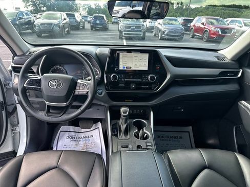 Used 2023 Toyota Highlander XLE FWD image 15