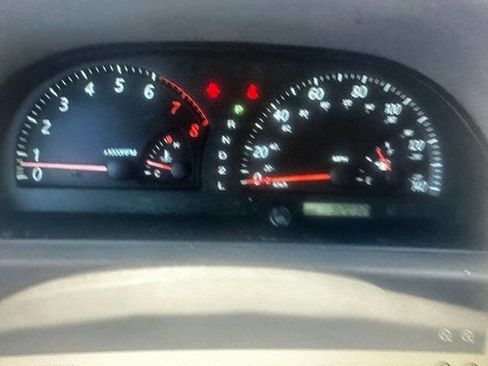 Used 2002 Toyota Camry XLE FWD image 5