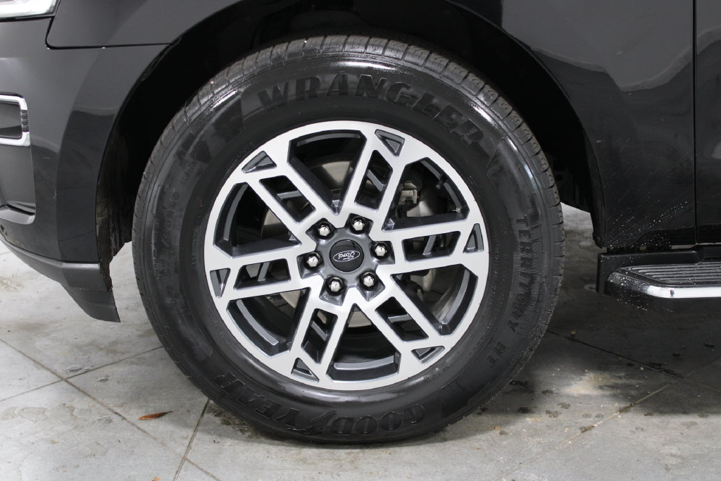 Used 2022 Ford Expedition Limited AWD/4WD image 19