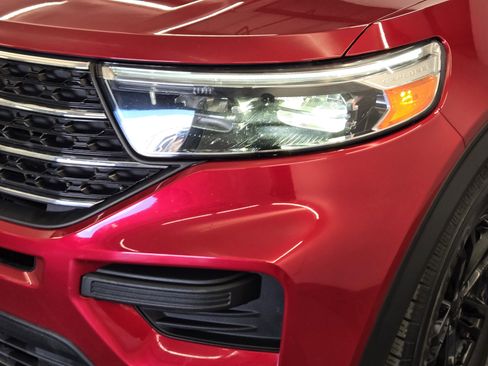 Certified 2021 Ford Explorer XLT image 8