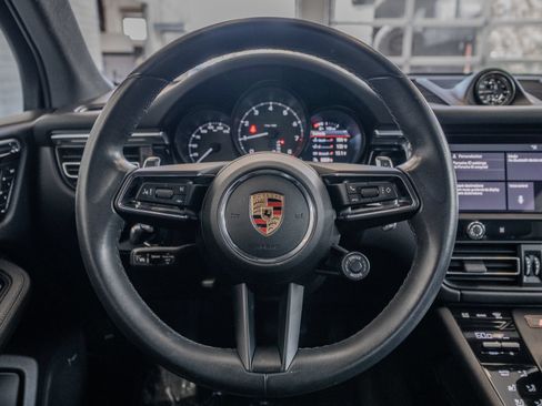 Used 2023 Porsche Macan AWD/4WD image 9