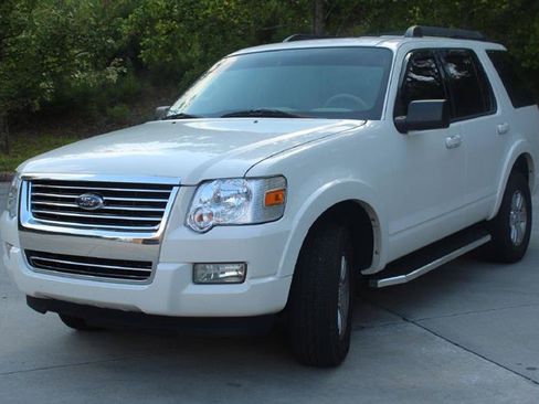 Used 2010 Ford Explorer XLT image 5