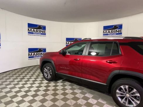 Used 2025 Chevrolet Equinox LT FWD image 8
