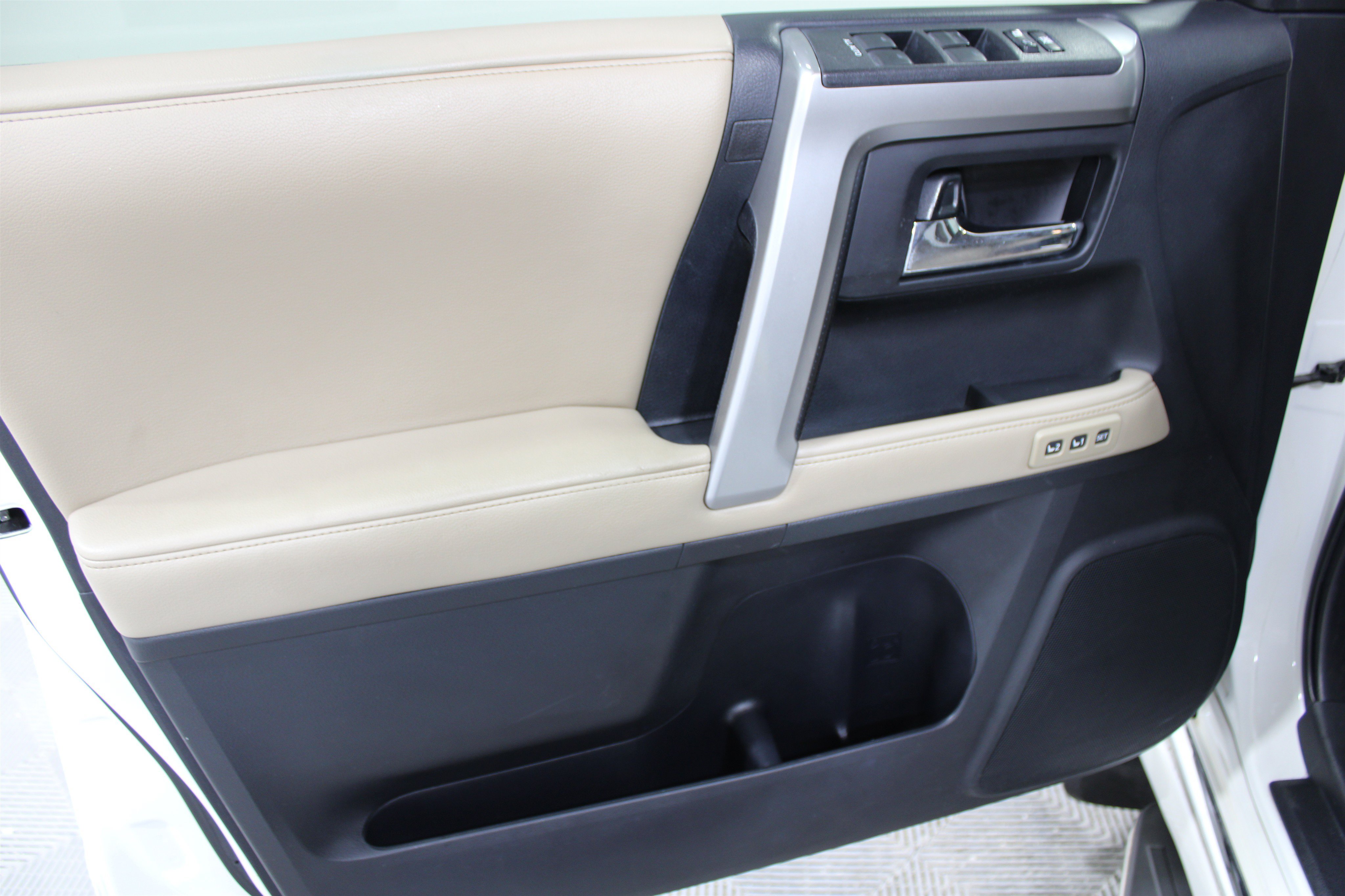 Used 2015 Toyota 4Runner Limited RWD image 6