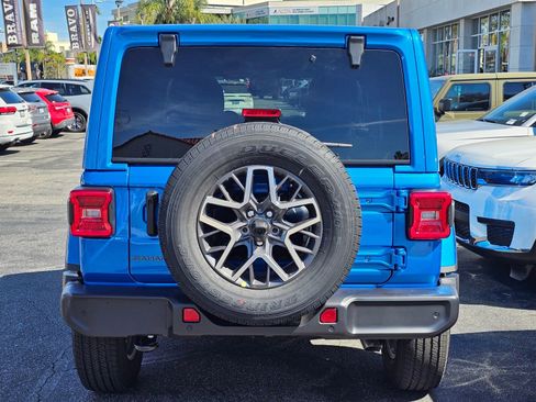 New 2026 Jeep Wrangler Unlimited Sahara AWD/4WD image 6
