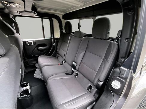 Used 2022 Jeep Gladiator Sport AWD/4WD image 19