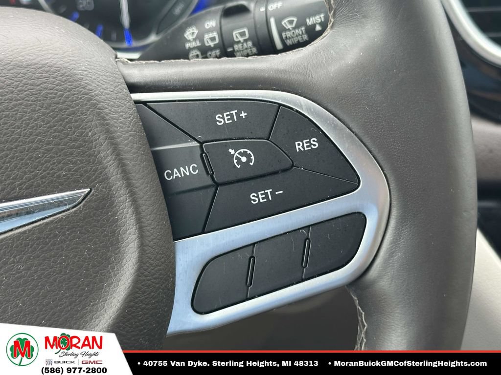 Used 2017 Chrysler Pacifica Touring-L Plus FWD image 23