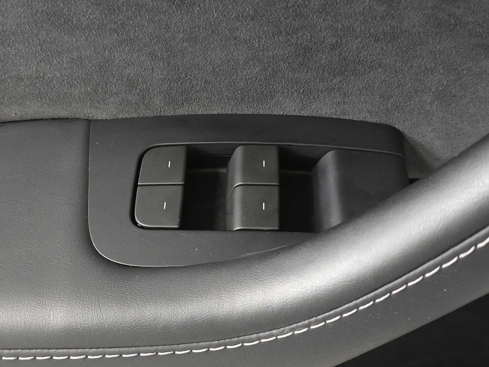 Used 2024 Tesla Model Y Performance AWD/4WD image 23
