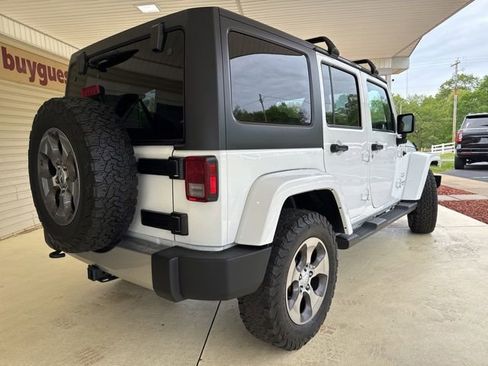 Used 2017 Jeep Wrangler Unlimited Sahara w/ Connectivity Group AWD/4WD image 3