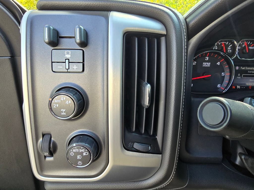 Used 2015 GMC Sierra 1500 SLT w/ SLT Crew Cab Value Package AWD/4WD image 29