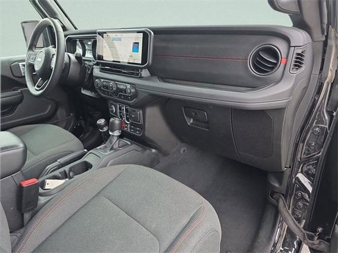 Certified 2025 Jeep Wrangler Unlimited Rubicon image 30