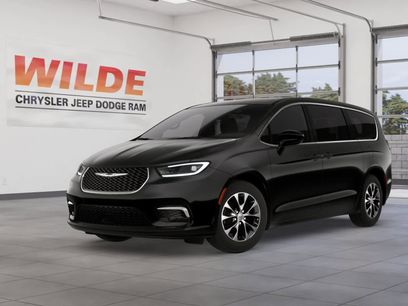 New 2026 Chrysler Pacifica Select