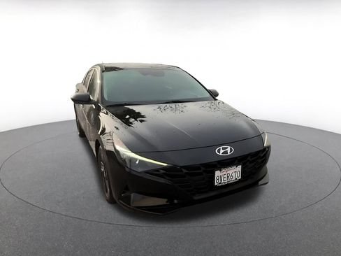 Used 2021 Hyundai Elantra SEL image 3