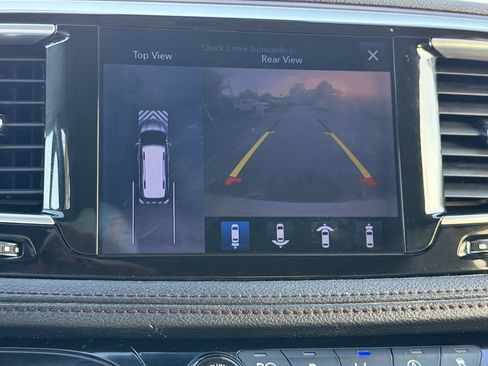 Used 2017 Chrysler Pacifica Limited FWD image 21