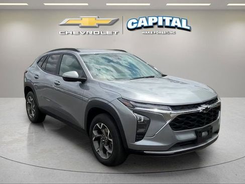 Used 2025 Chevrolet Trax LT w/ Driver Confidence Package FWD image 7