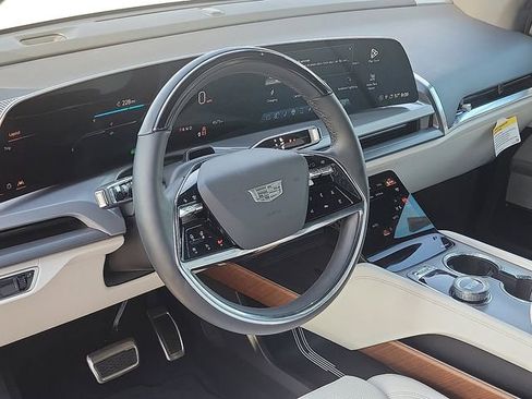 Used 2026 Cadillac Vistiq Sport image 12